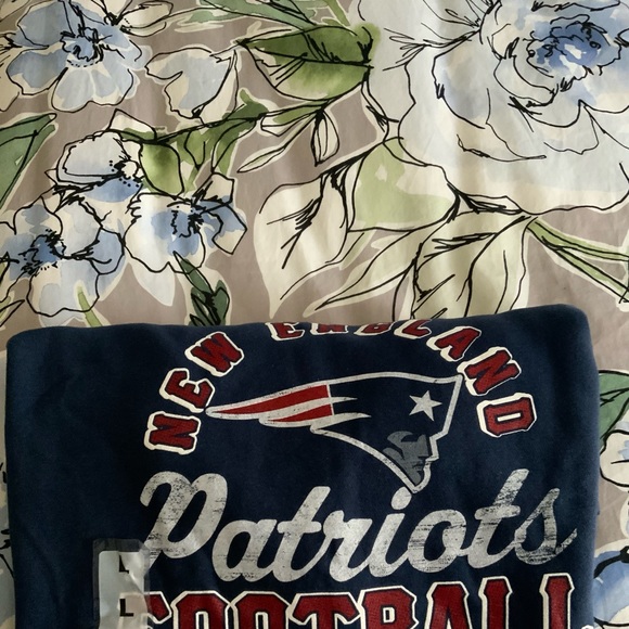 New England Patriots Sweatshirt - Picture 5 of 11
